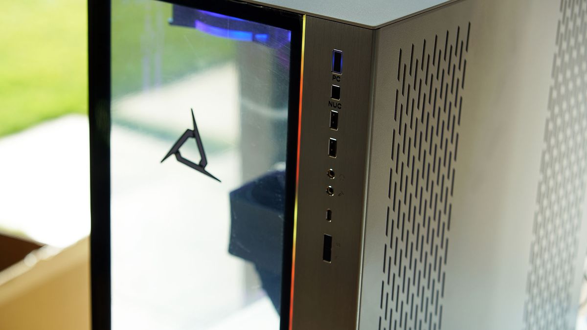 CLX Hathor is the dream PC for game streamers