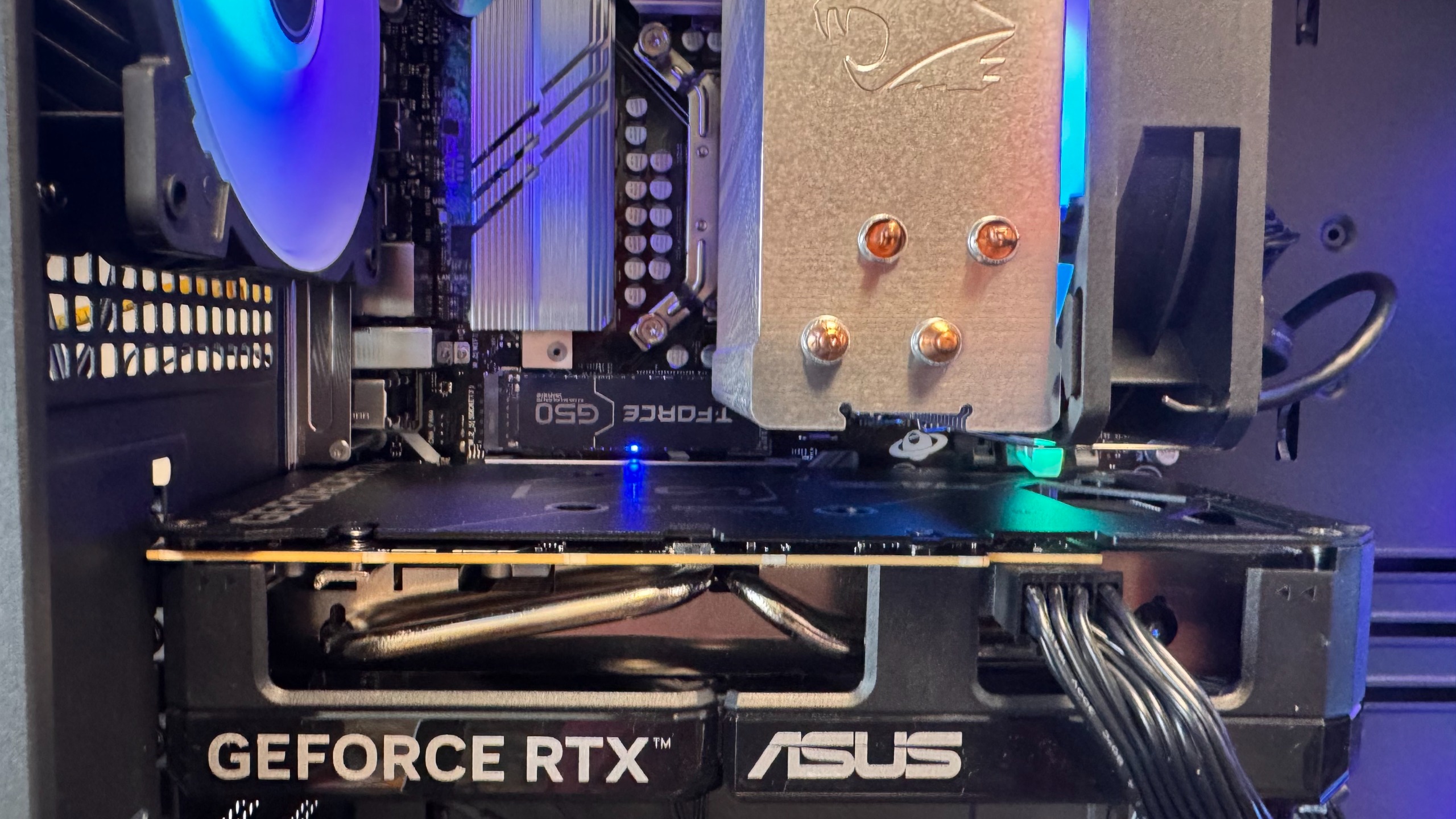 iBuyPower RDY Scale B06 gaming pc on a wooden desk