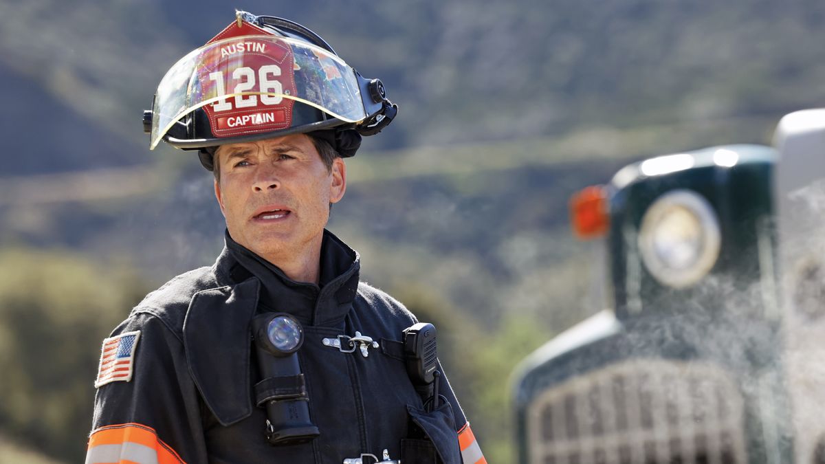 Rob Lowe in a fireman&#039;s uniform on 9-1-1: Lone Star