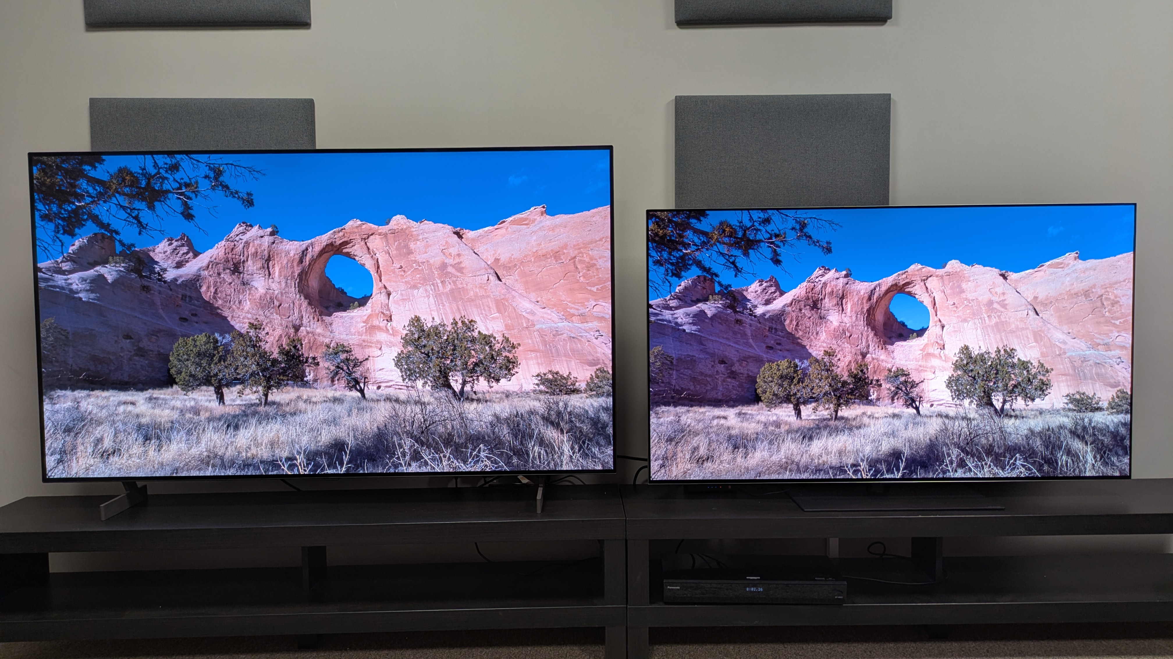 The LG B6 (left) and LG G6 (right) showing a desert canyon. The B6 shows good brightness overall, but the G6 has more punch in its peak areas.