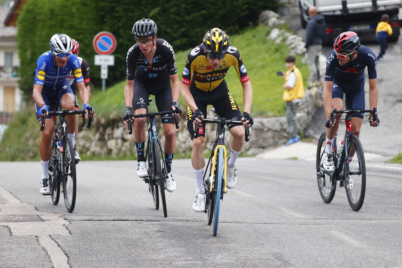 Il Lombardia 2021 115th Edition Como Bergamo 239 km 09102021 Pavel Sivakov RUS Ineos Grenadiers Fausto Masnada ITA Deceuninck QuickStep Jonas Vingegaard DEN Jumbo Visma Marc Hirschi SUI UAE Team Emirates photo Luca BettiniBettiniPhoto2021