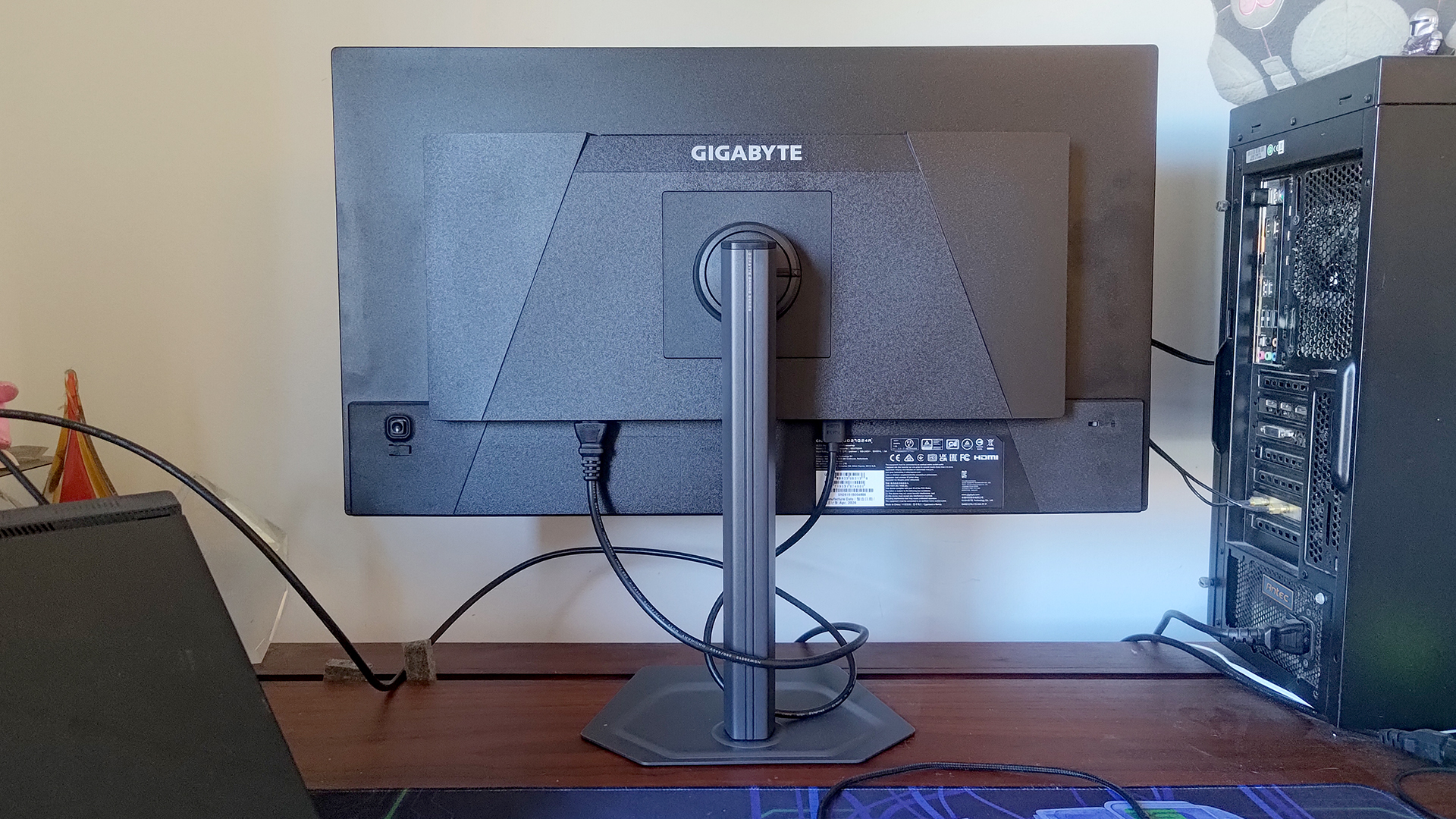 The rear of the Gigabyte GO27Q24A monitor