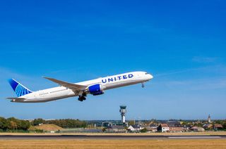 A United Airlines 787 Dreamliner taking off