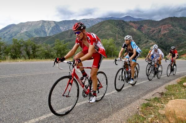 Jeff Louder (BMC) leads another chase group.