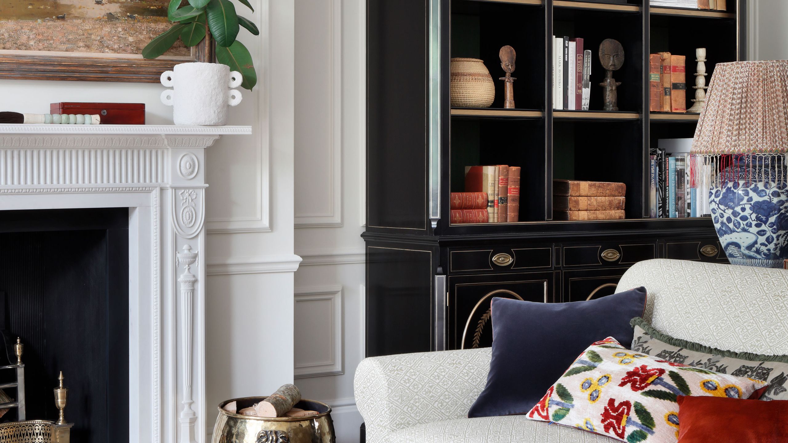 Small living room decluttering checklist: 10 items to throw out | Homes ...