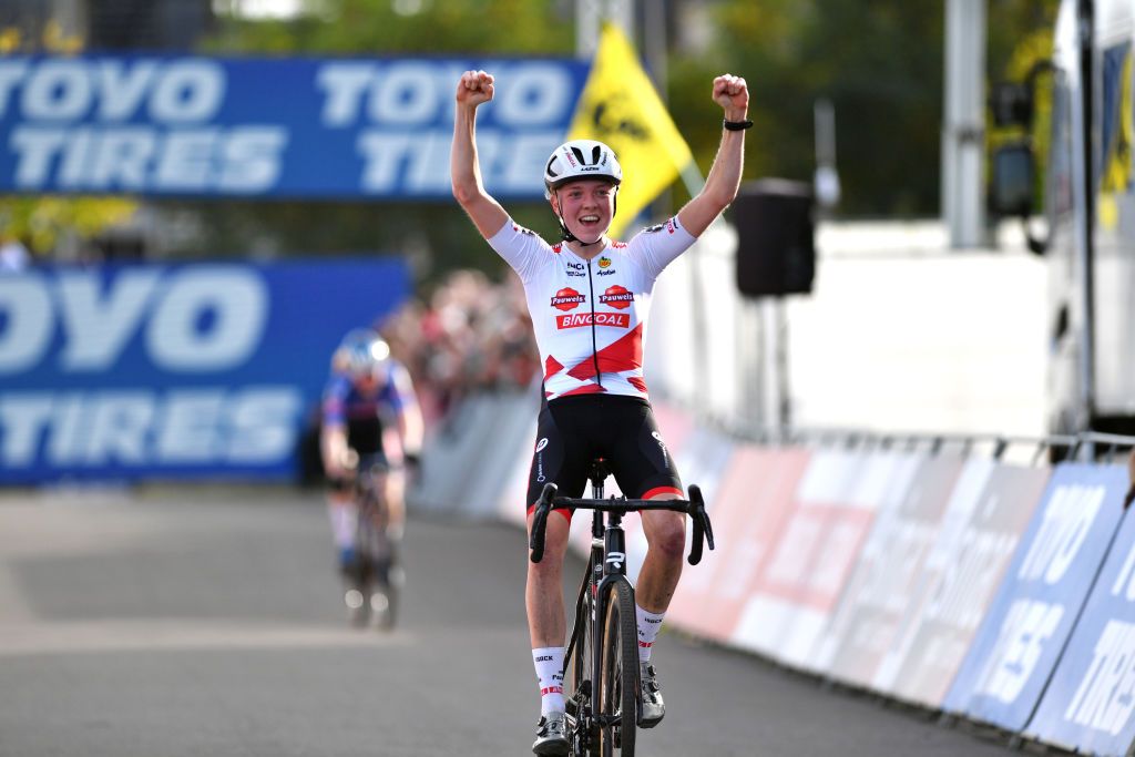 MAASMECHELEN BELGIUM OCTOBER 30 Fem Van Empel of The Netherlands and Team Pauwels Sauzen Bingoal celebrates at finish line as race winner during the 1st UCI Cyclocross World Cup Maasmechelen Womens Elite CXWorldCup on October 30 2022 in Maasmechelen Belgium Photo by Luc ClaessenGetty Images