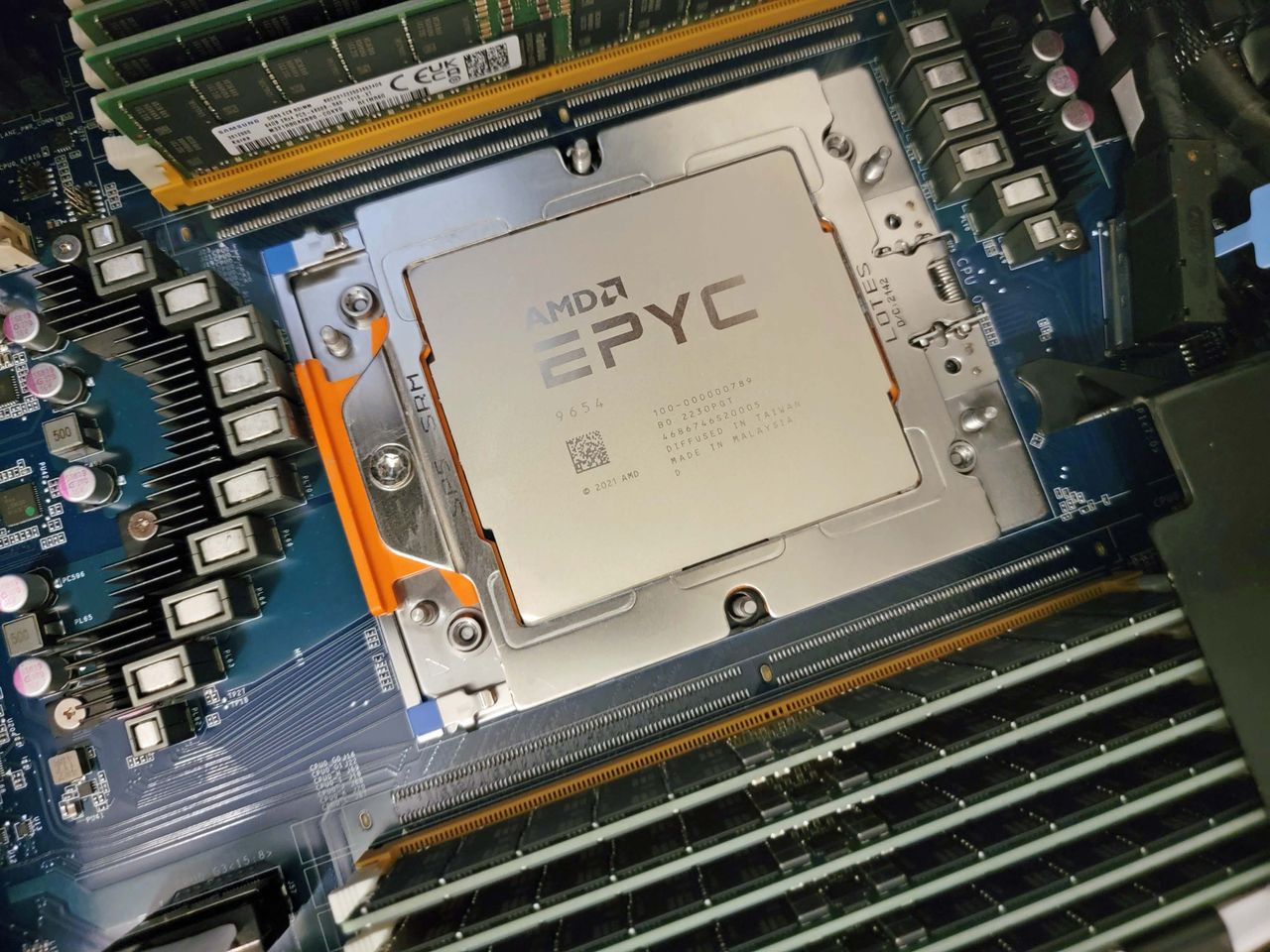 AMD Epyc Chip Installation