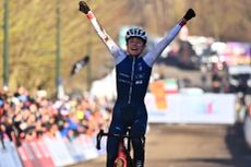 Lise Revol takes the junior CX world title for France