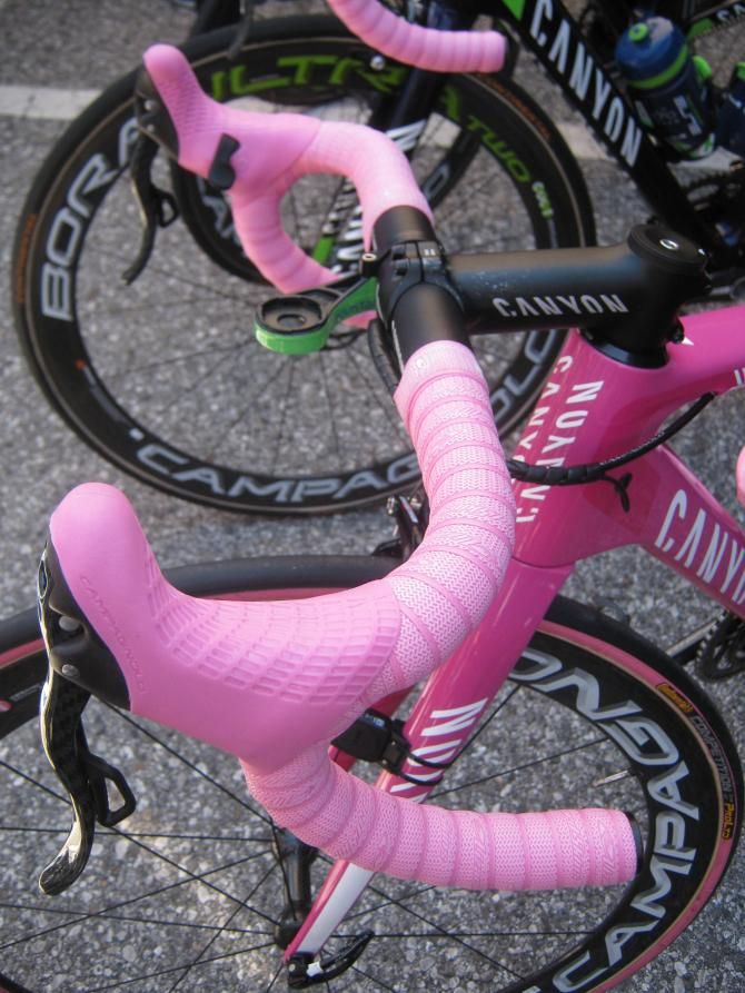 The rest of the team has matching bar tape