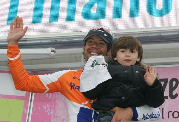 Oscar Freire (Rabobank) atop the podium.