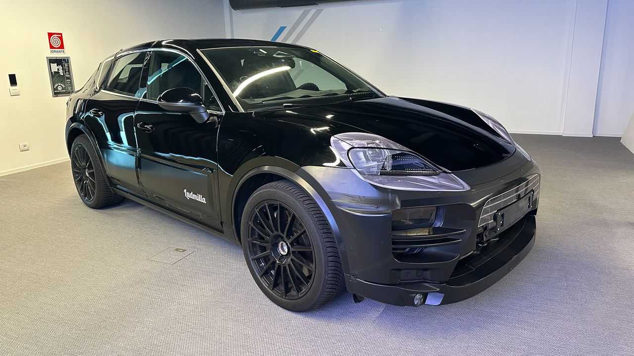 Porsche Macan EV