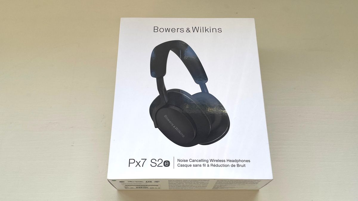 Image for review of Bowers &amp; Wilkins Px7 S2e packing box