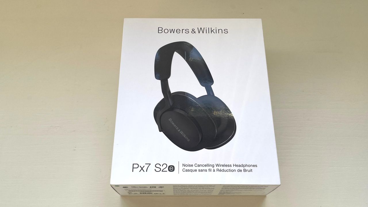 Image for review of Bowers &amp; Wilkins Px7 S2e packing box