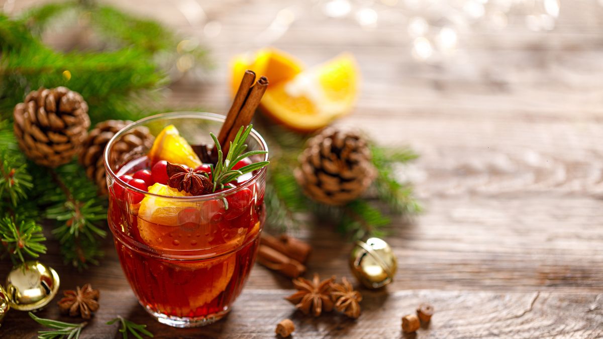 Mulled wine recipe – a classic winter warmer for cozy evenings | Real Homes