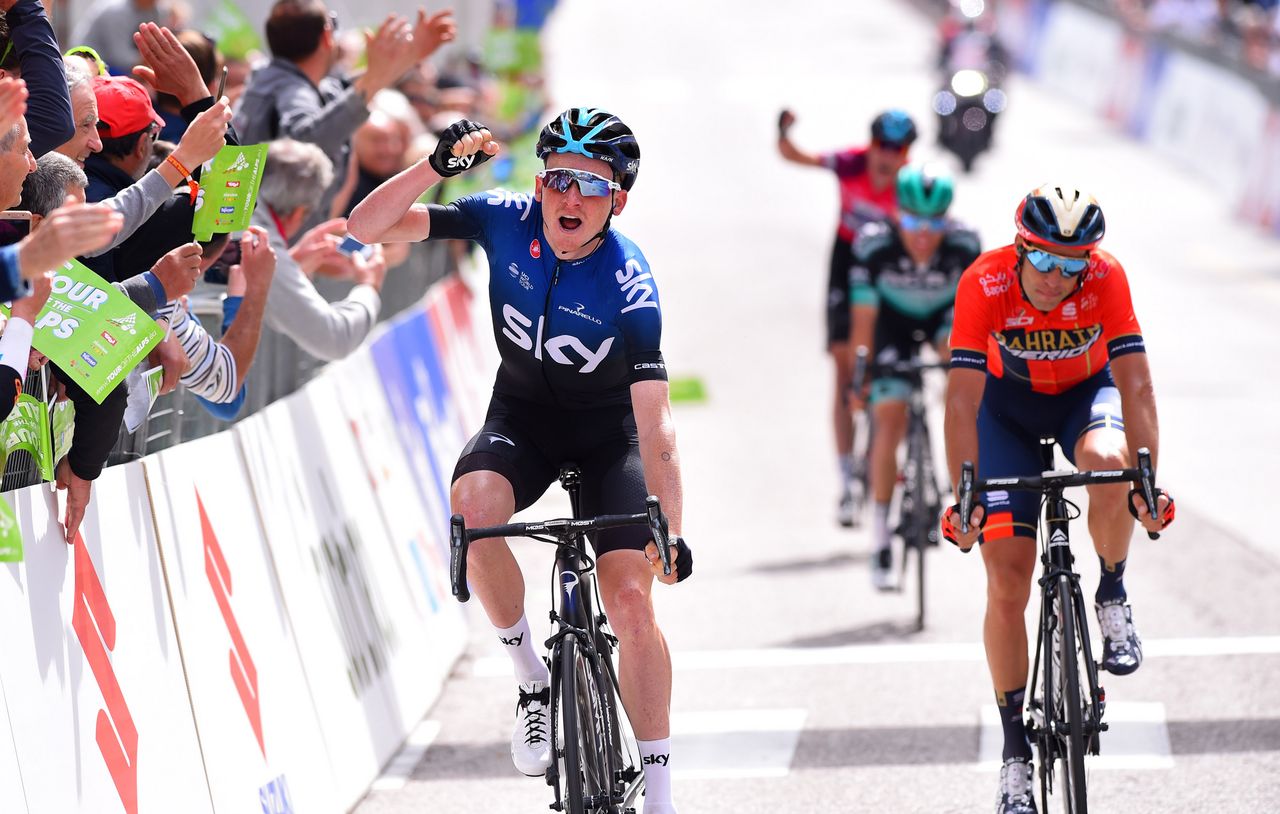 Tao Geoghegan Hart beats Vincenzo Nibali to the line on stage 4 of the Tour of the Alps