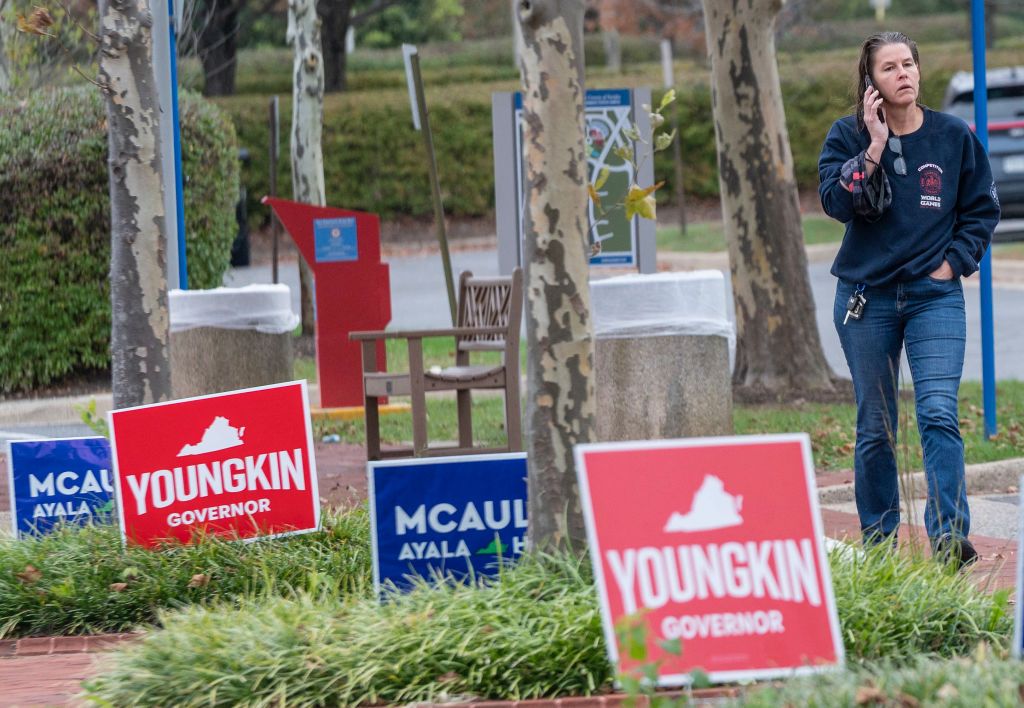 McAuliffe and Youngkin signs.