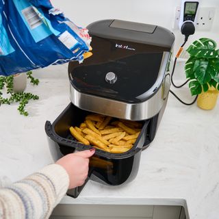 Testing an air fryer by cooking chips
