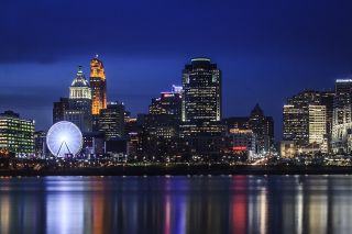 Cincinnati skyline at night