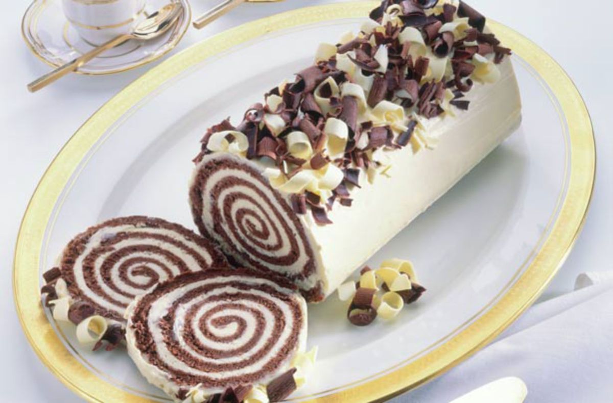 Mary Berry's Swiss Roll (A Tutorial)