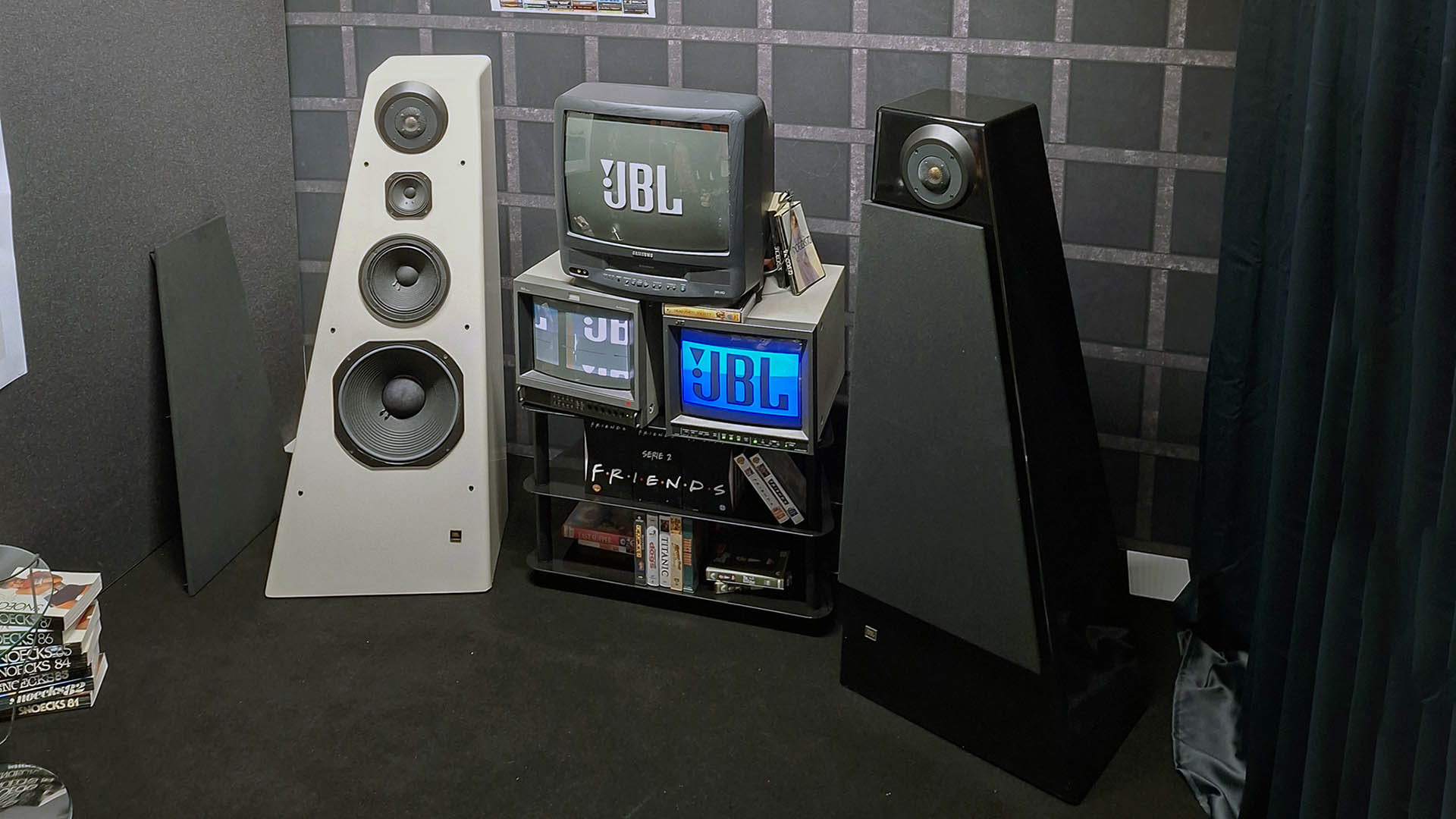 JBL 250Ti photos.