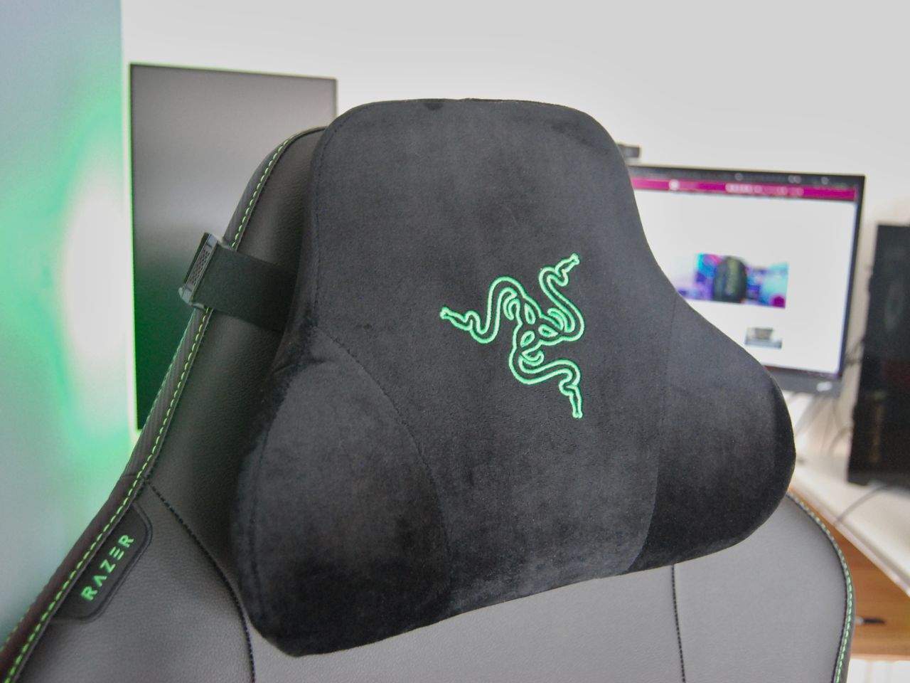 Razer Iskur V2 headrest pillow