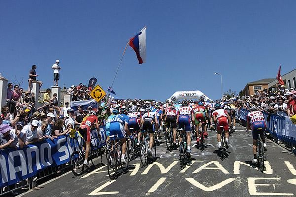About 156,000 fans came out to watch Sunday's elite men's race, with some painting the roads in traditional cycling style.
