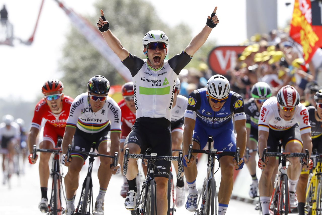 Mark Cavendish (Dimension Data) wins stage 1 of the Tour de France