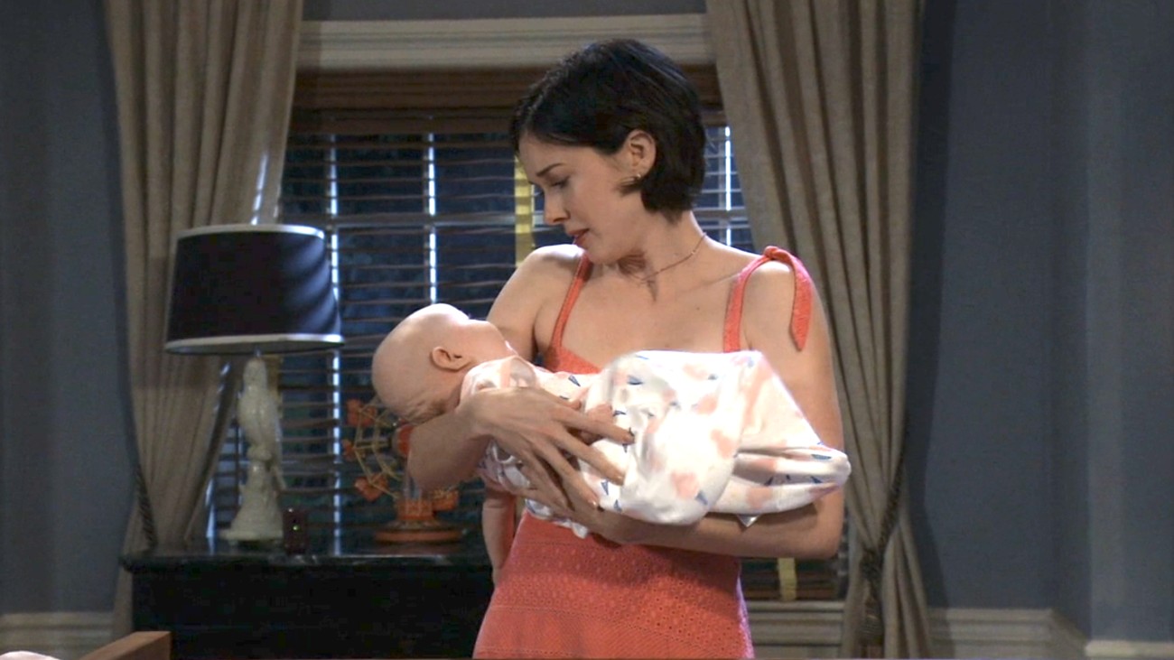 Katelyn MacMullen as Willow holding Daisy in General Hospital 