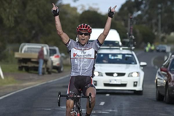 Darren Rolfe (Fly V Australia) takes out the third stage into Anakie and goes into the tour lead.