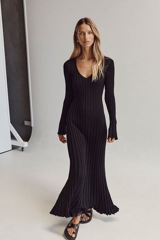 Reign Black Sleeved Knit Midi Dress