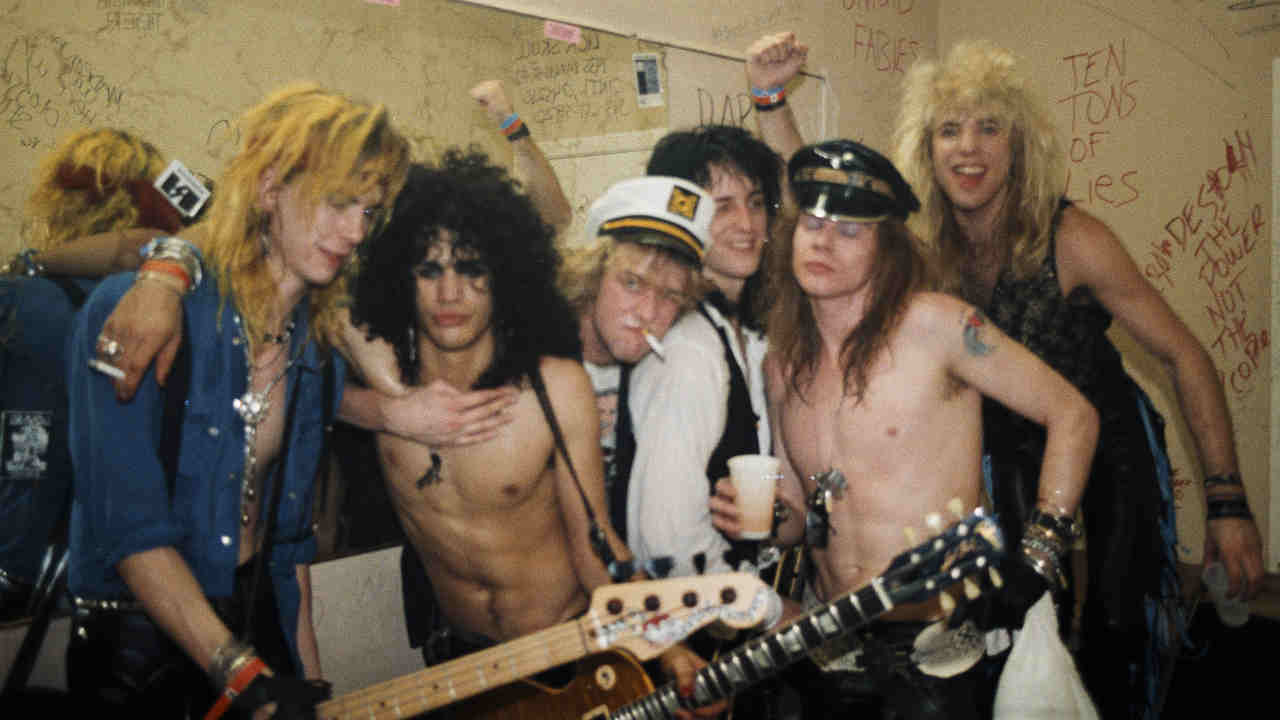 Guns N&amp;rsquo;&amp;nbsp;Roses posing for a photograph in a backstage dressing room in 1986