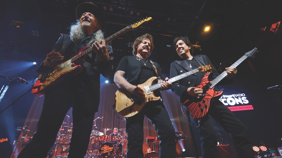 Tom Johnston (center) performs with Patrick Simmons (left) and John McFee