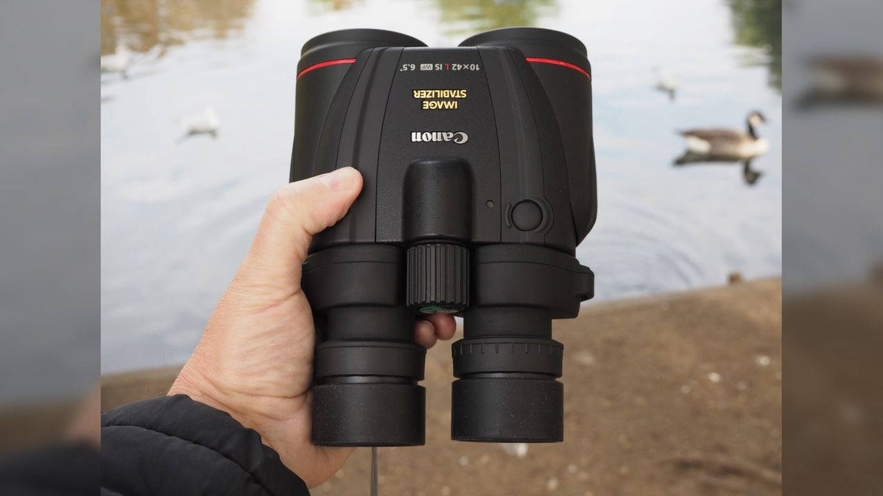 Canon 10x42L IS WP in the hand