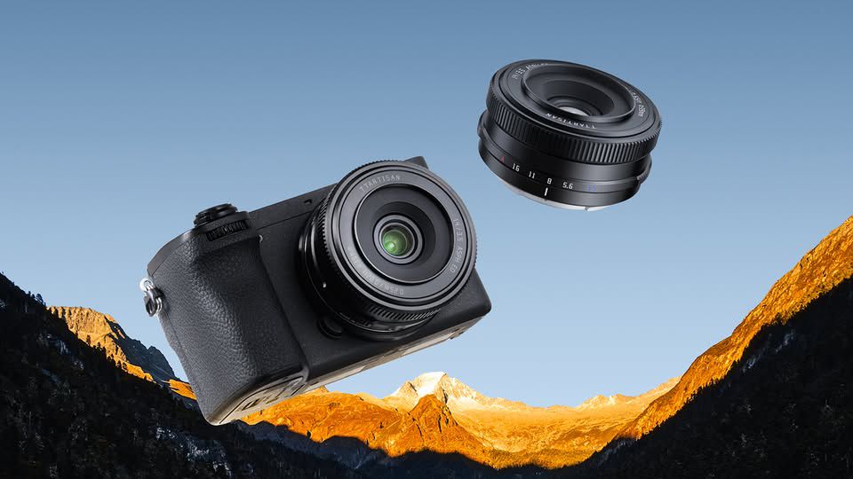 The TTArtisan 14mm f/3.5 floating on a Sony camera and with a second lens detached