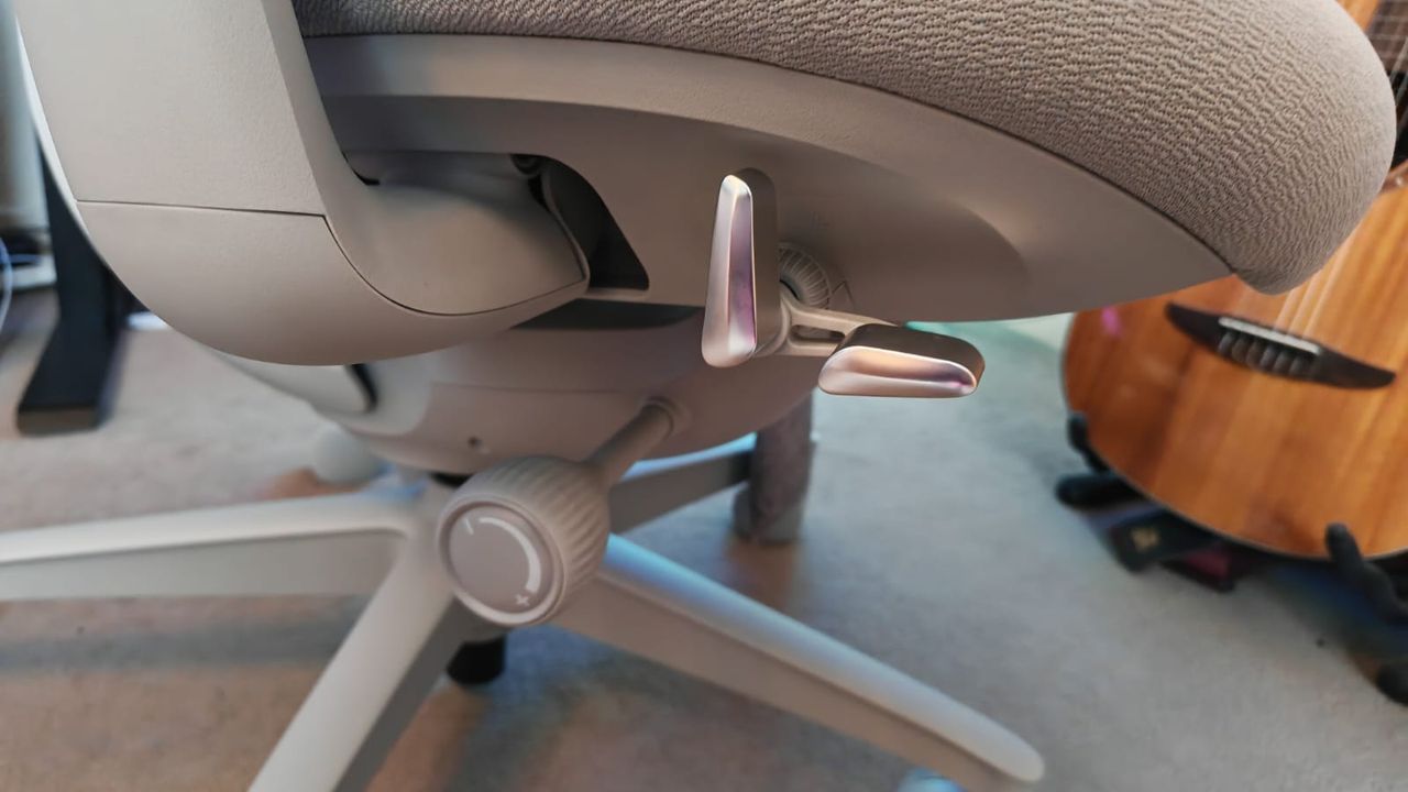 The adjustment controls on the LiberNovo Omni