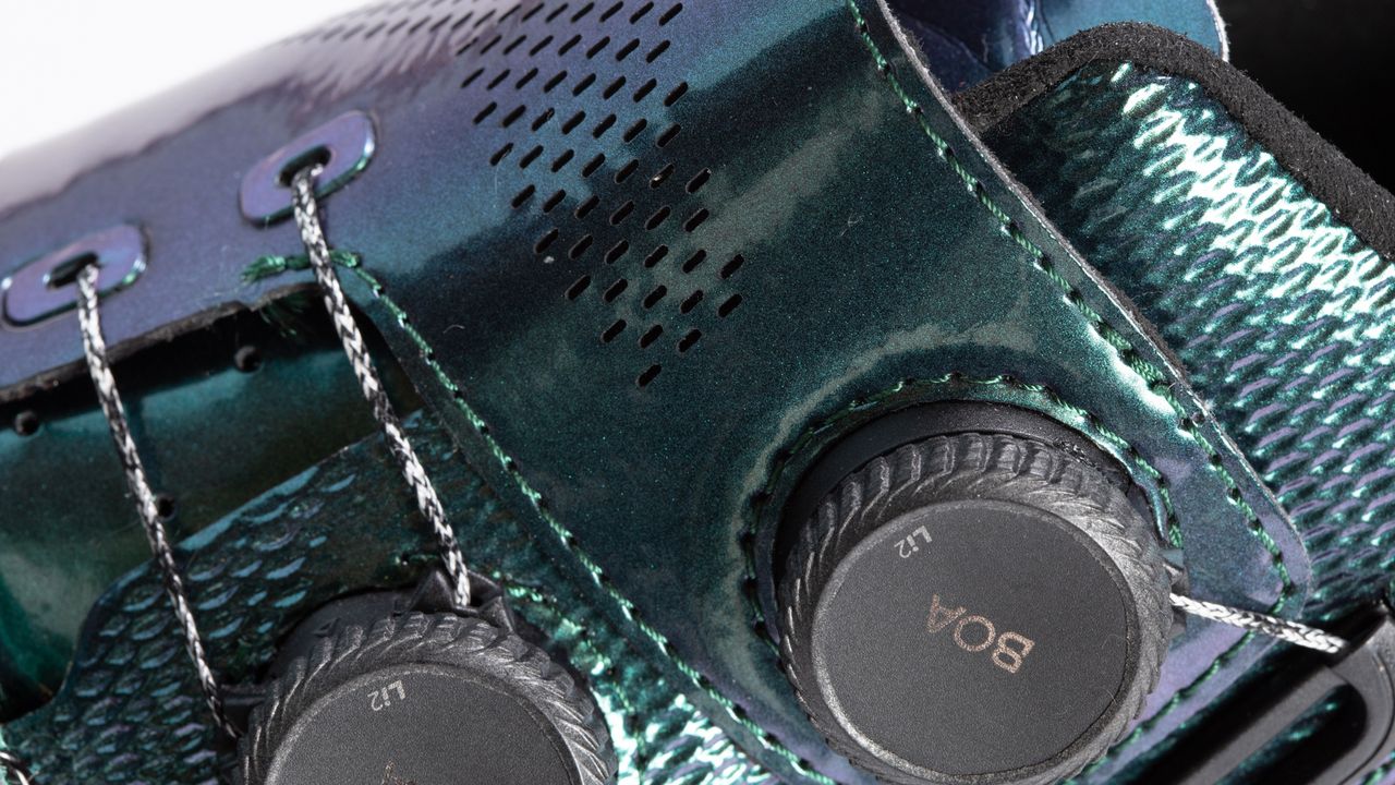 Giant Surge Pro road cycling shoe upper boa dial design issue