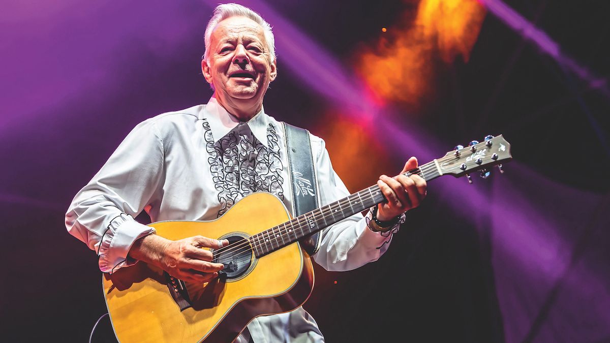 Tommy Emmanuel performs onstage