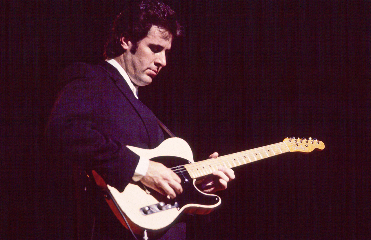 Vince Gill performs onstage at the Beacon Theatre in New York City on May 15, 1991