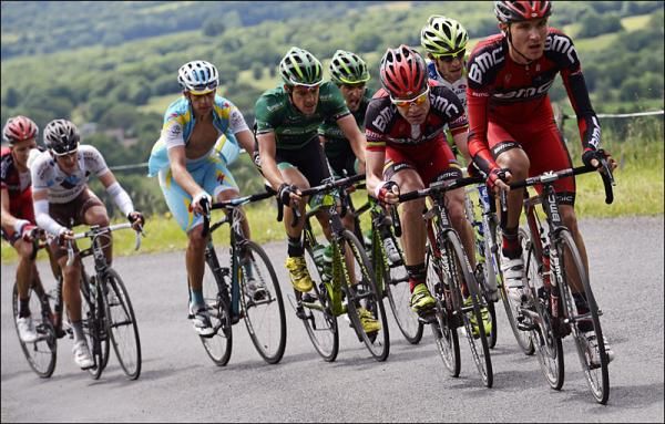 Cadel Evans (BMC) on the wheel of teammate Tejay Van Garderen.