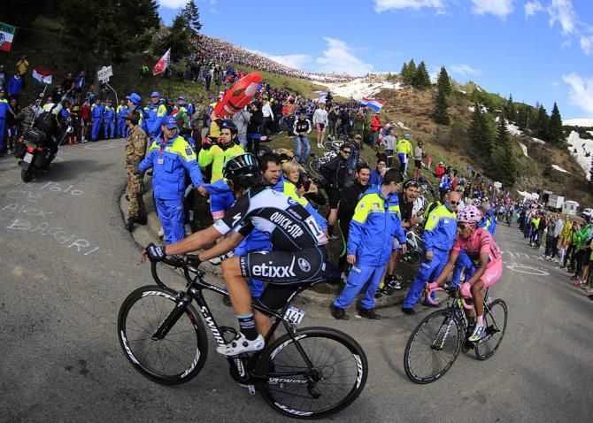 Guards keep the crowds back on the final few hundred meters of the Monte Zoncolan