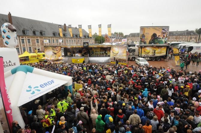 A large gathered for the d&eacute;part from Arras