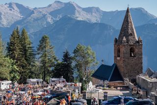 Alpe d'Huez – The twists and turns of the 21-bend finale of the 2024 Tour de France Femmes