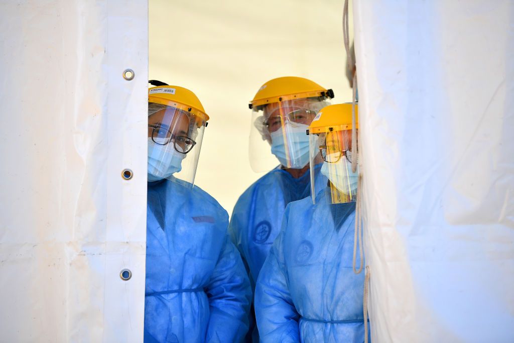 ALTODEMONCALVILLO SPAIN OCTOBER 28 Start Healthcare staff Doctors Mask Covid safety measures Team Presentation during the 75th Tour of Spain 2020 Stage 8 a 164km stage from Logroo to Alto de Moncalvillo 1490m lavuelta LaVuelta20 on October 28 2020 in Alto de Moncalvillo Spain Photo by Justin SetterfieldGetty Images