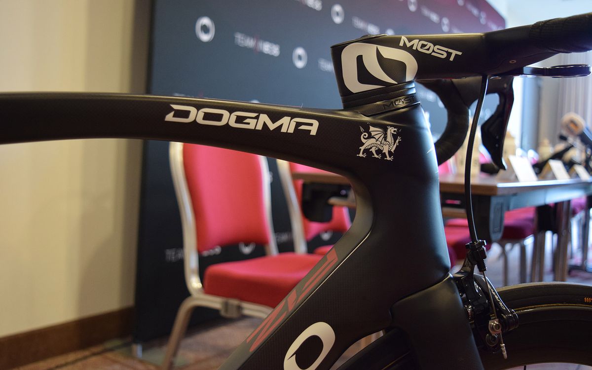A Welsh dragon also adorns the head tube cluster on the bike