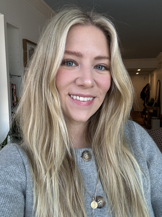 Briana Peters rocks beachy waves with Crown Affair's Texturizing Air Dry Hair Mousse