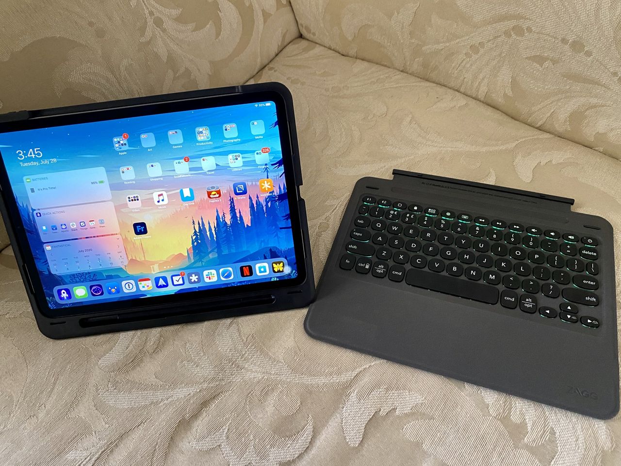 Zagg Slim Book Go Detached