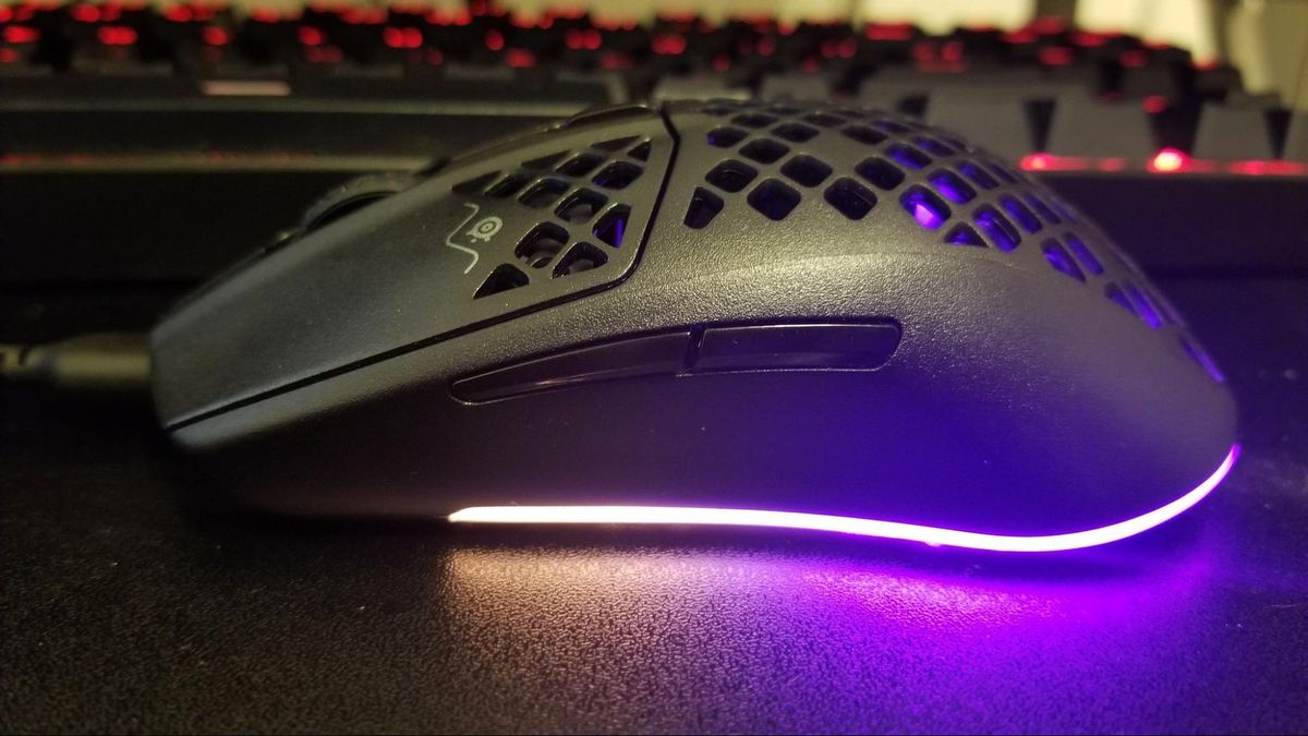 steelseries-aerox-3-review-reliable-hole-filled-performer