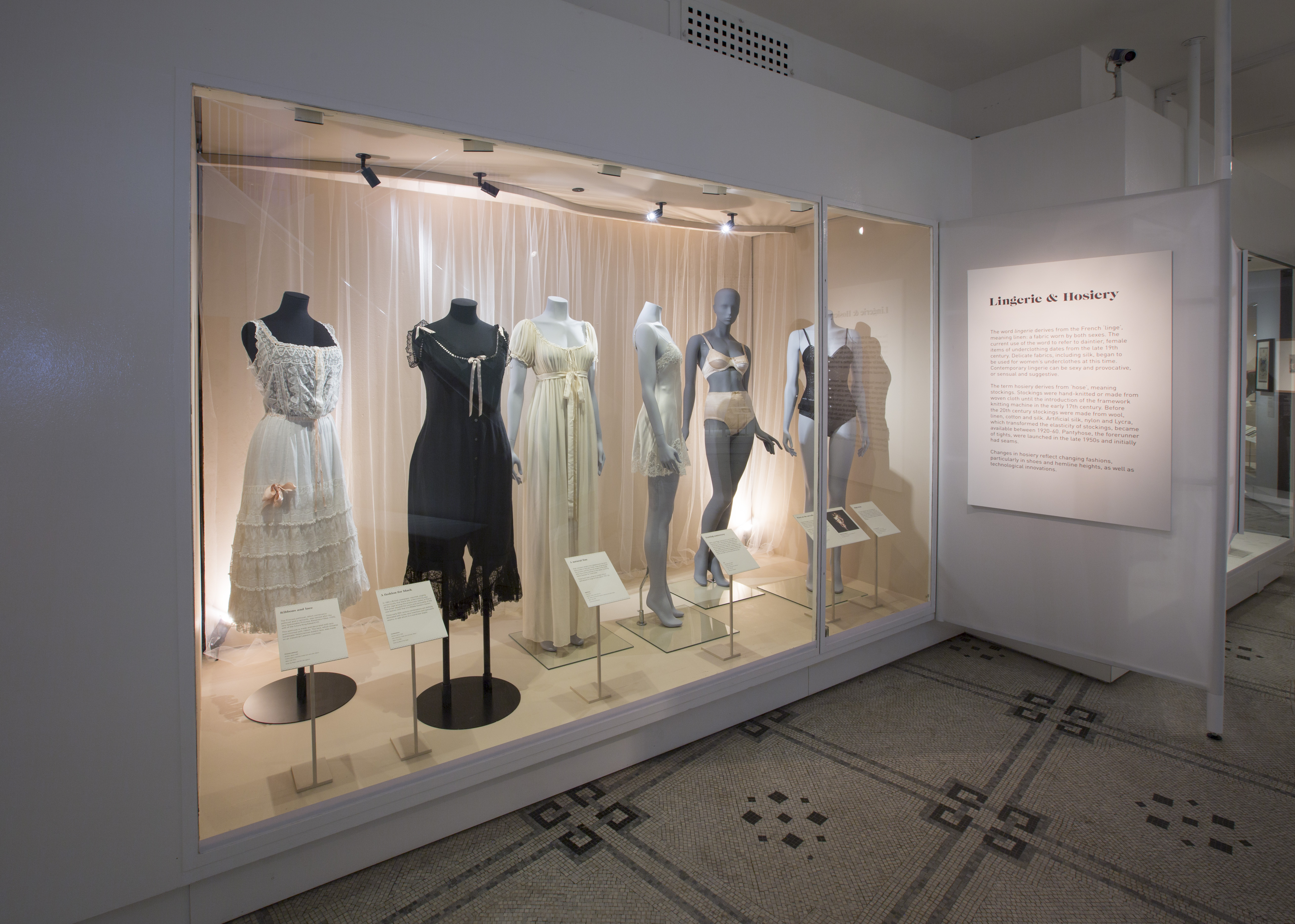 Undressed Exhibition 13/04/2016