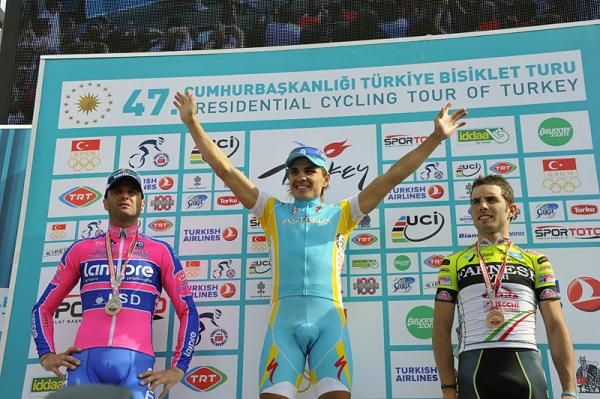 Stage 2 podium (l-r): Alessandro Petacchi (Lampre - ISD), Valentin Iglinskiy (Astana) and Elia Favilli (Farnese Vini - Neri Sottoli)