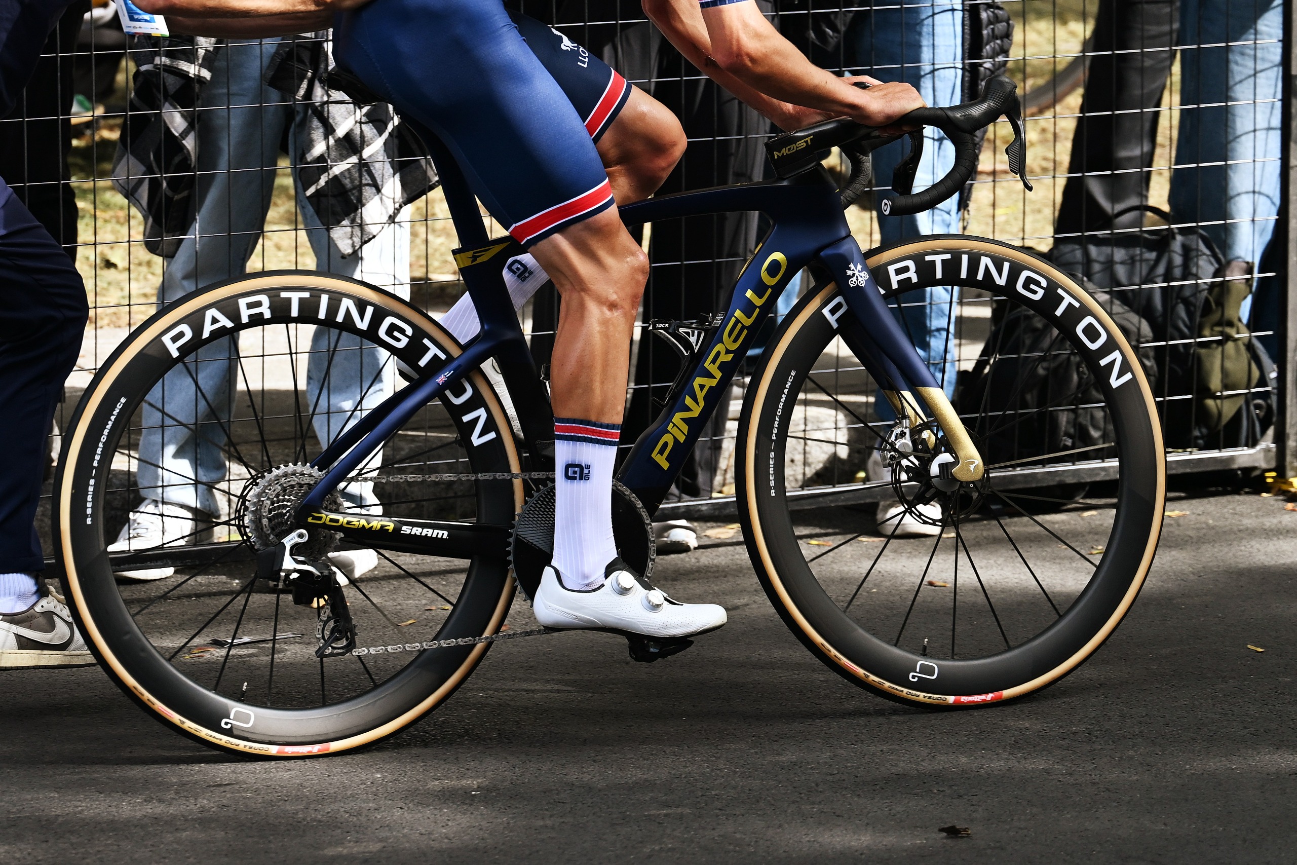 Tom Pidcock and Team Great Britain after being involved in a crash during the 99th UCI Road World Championships Montreal 2026